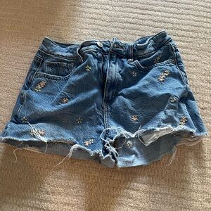 American Eagle flower embroidered shorts